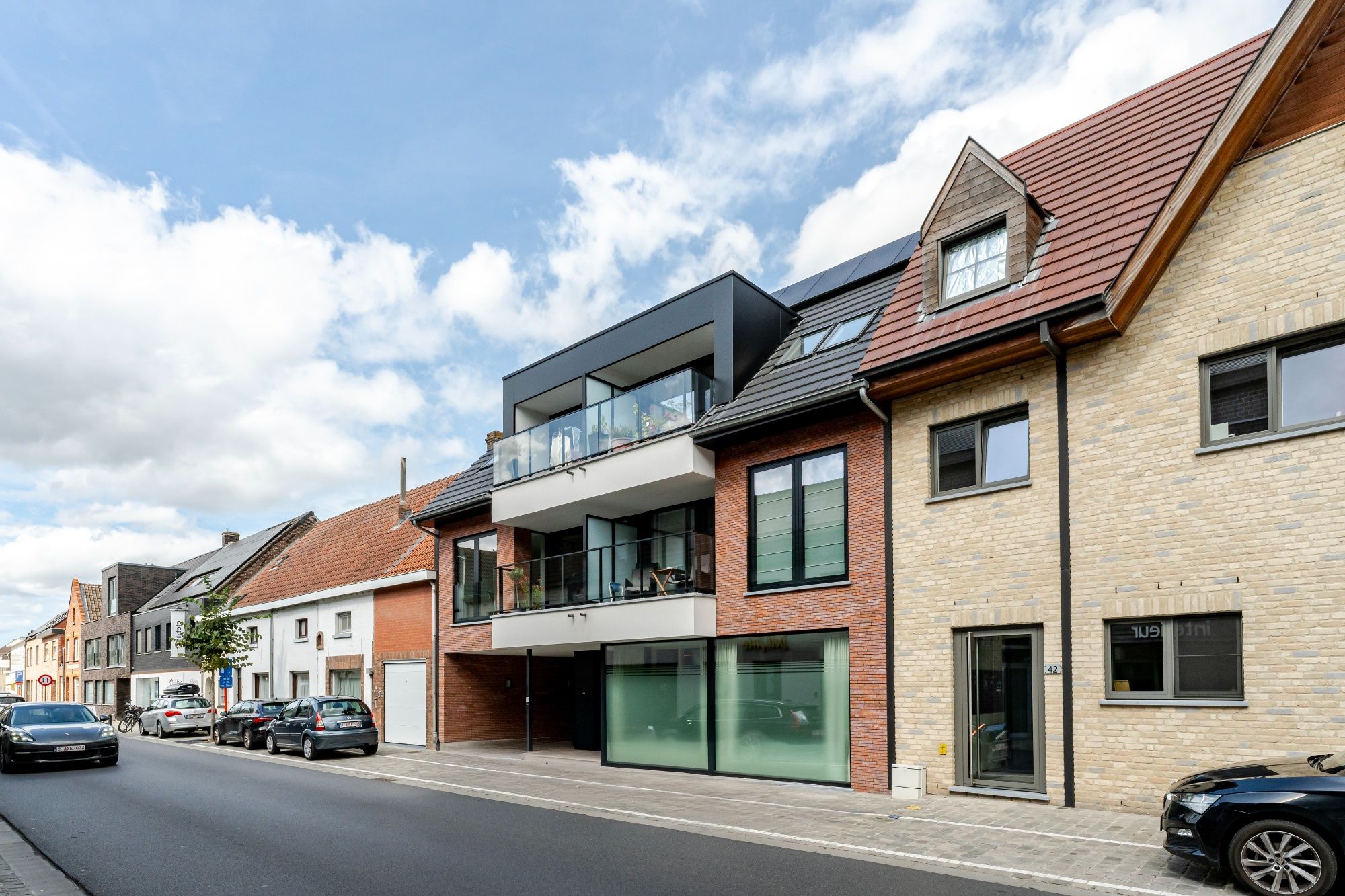 Handels- of kantoorruimte met privé-woonst op toplocatie Ligging als absolute troef foto {{pictureIndex}}