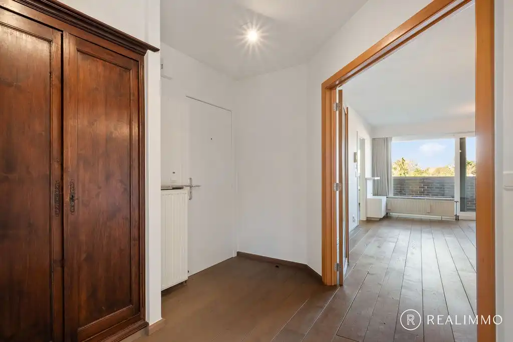 Ruim appartement met 3 slaapkamers én garage in het hartje Zwevegem! foto 3