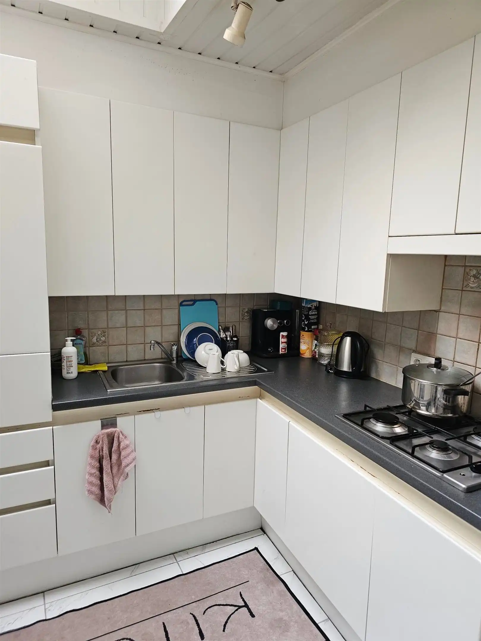 Gerenoveerde rijwoning met 3 slaapkamers gelegen vlakbij het bruisende stadscentrum van Gent. foto 4