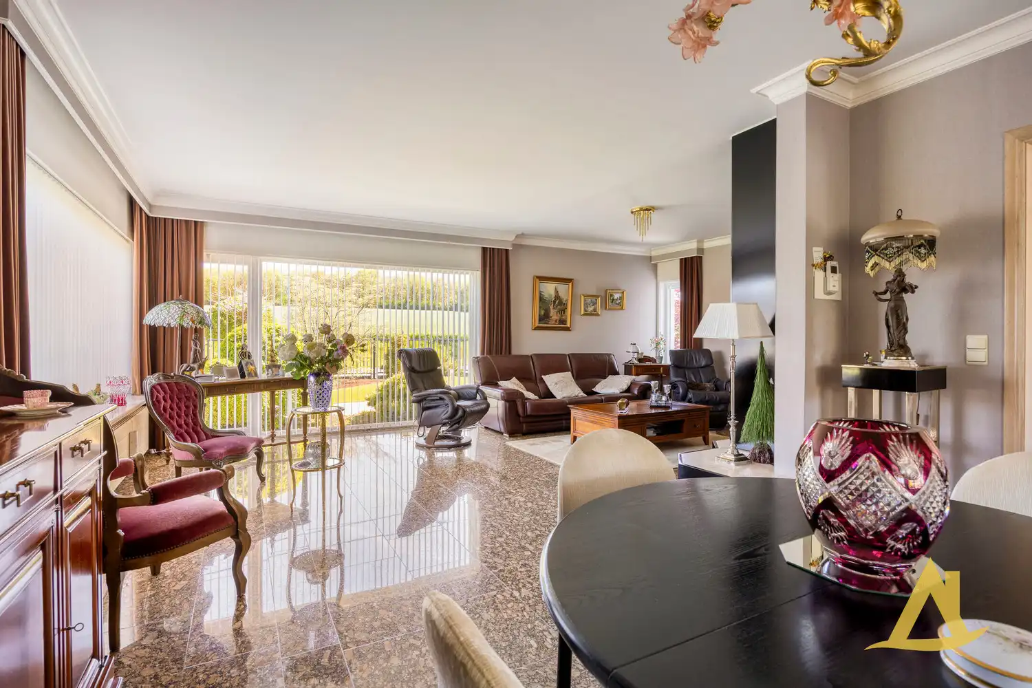 EXCLUSIEVE VILLA MET PARKTUIN EN ZWEMVIJVER OP EEN PERCEEL VAN 1HA 5A 16CA! foto 15