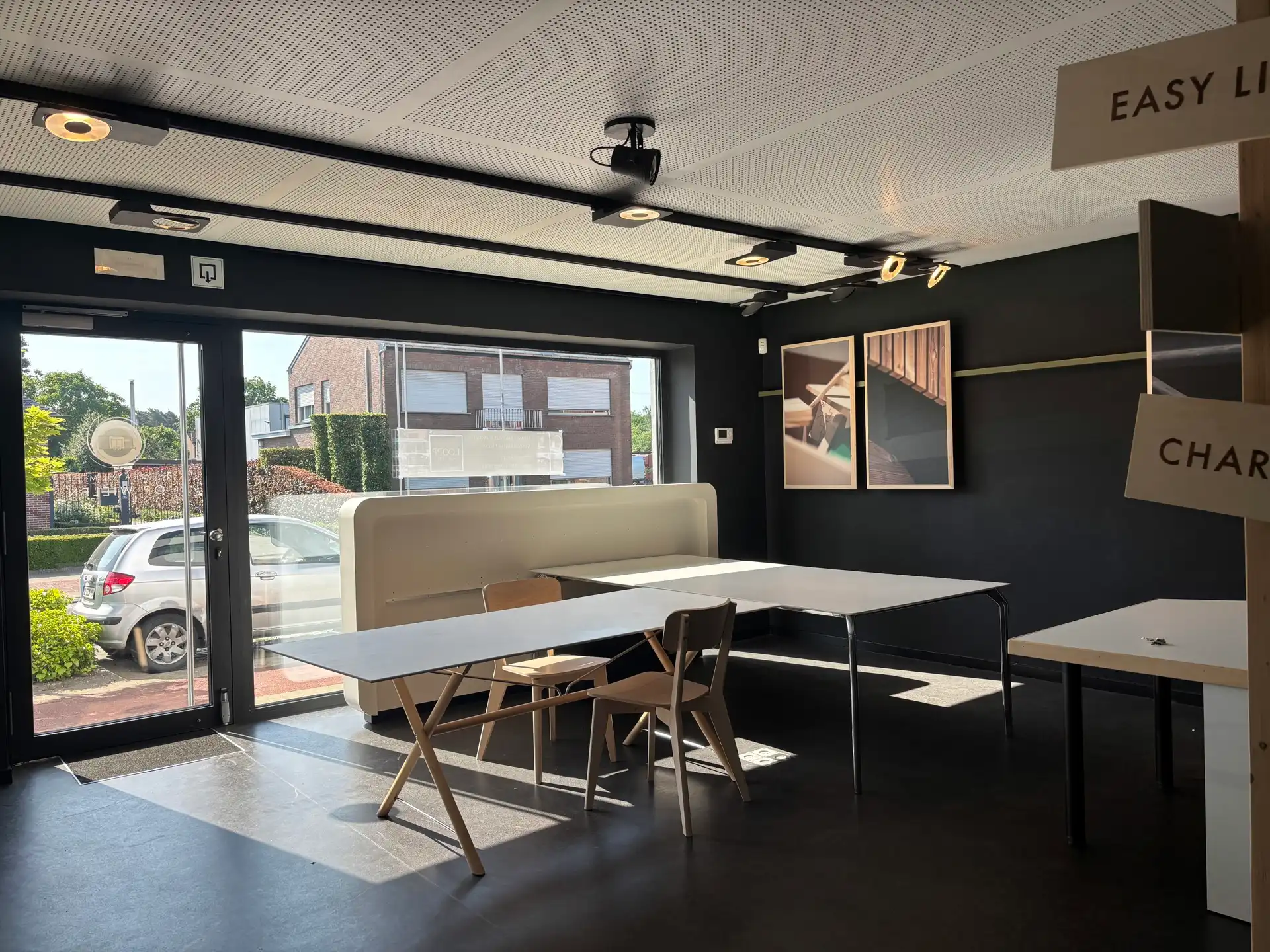 Handelspand/kantoor/toonzaal nabij centrum Noorderwijk foto 2