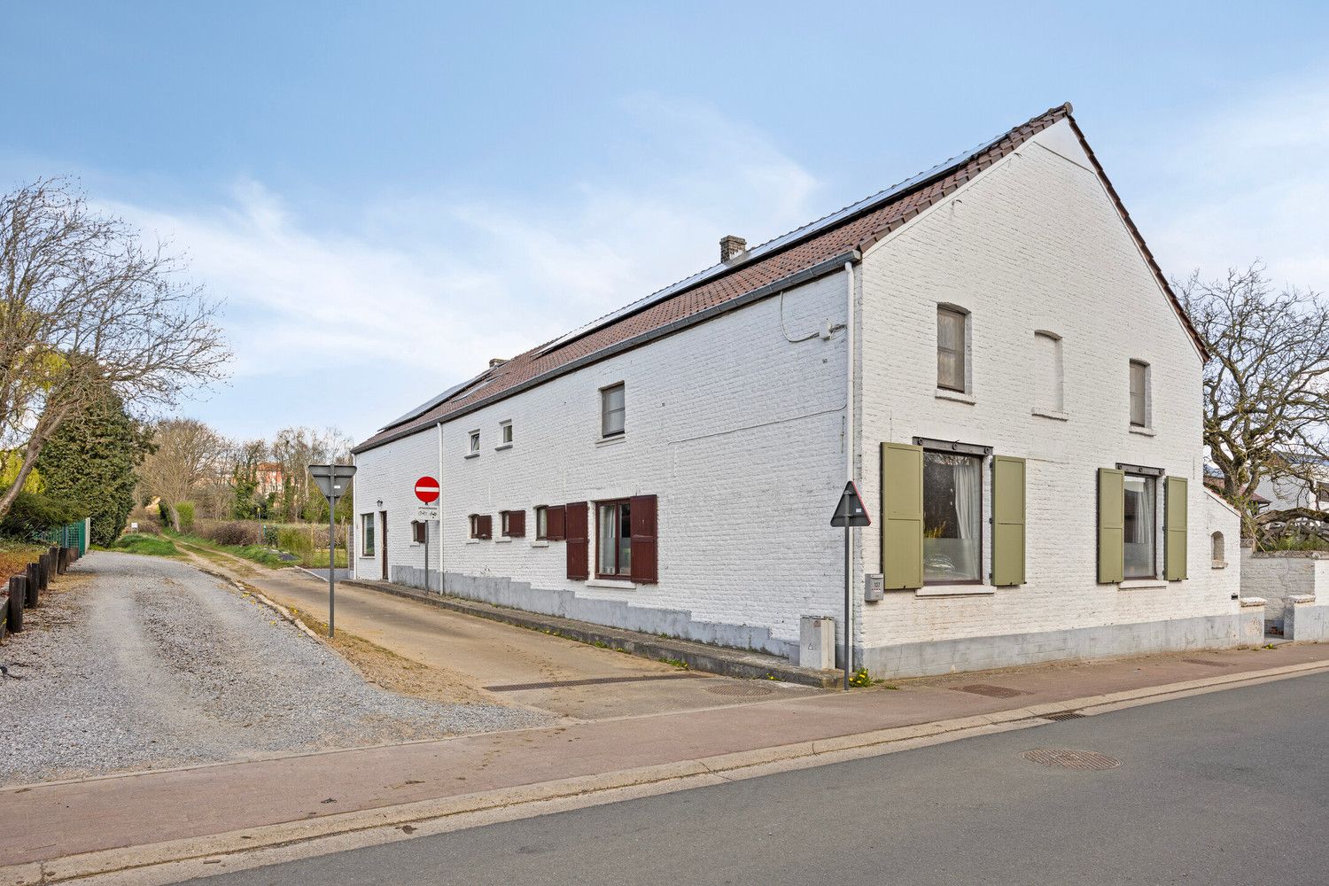 INSTAPKLARE EN VOLLEDIG GERENOVEERDE WONING TE DIEST! foto 2