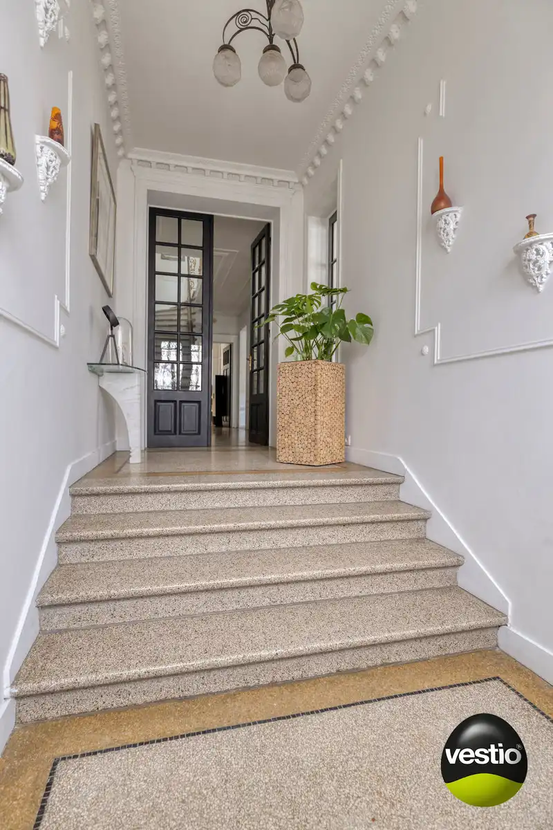 KARAKTERVOL VOLLEDIG GERENOVEERD STATIG HERENHUIS IN CENTRUM VAN TONGEREN. foto 4