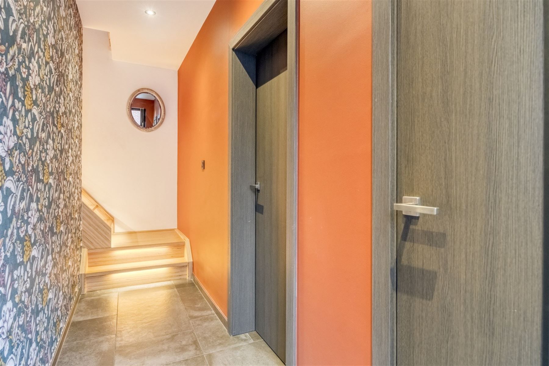 Recente halfopen bebouwing met 3 slaapkamers en garage foto 11