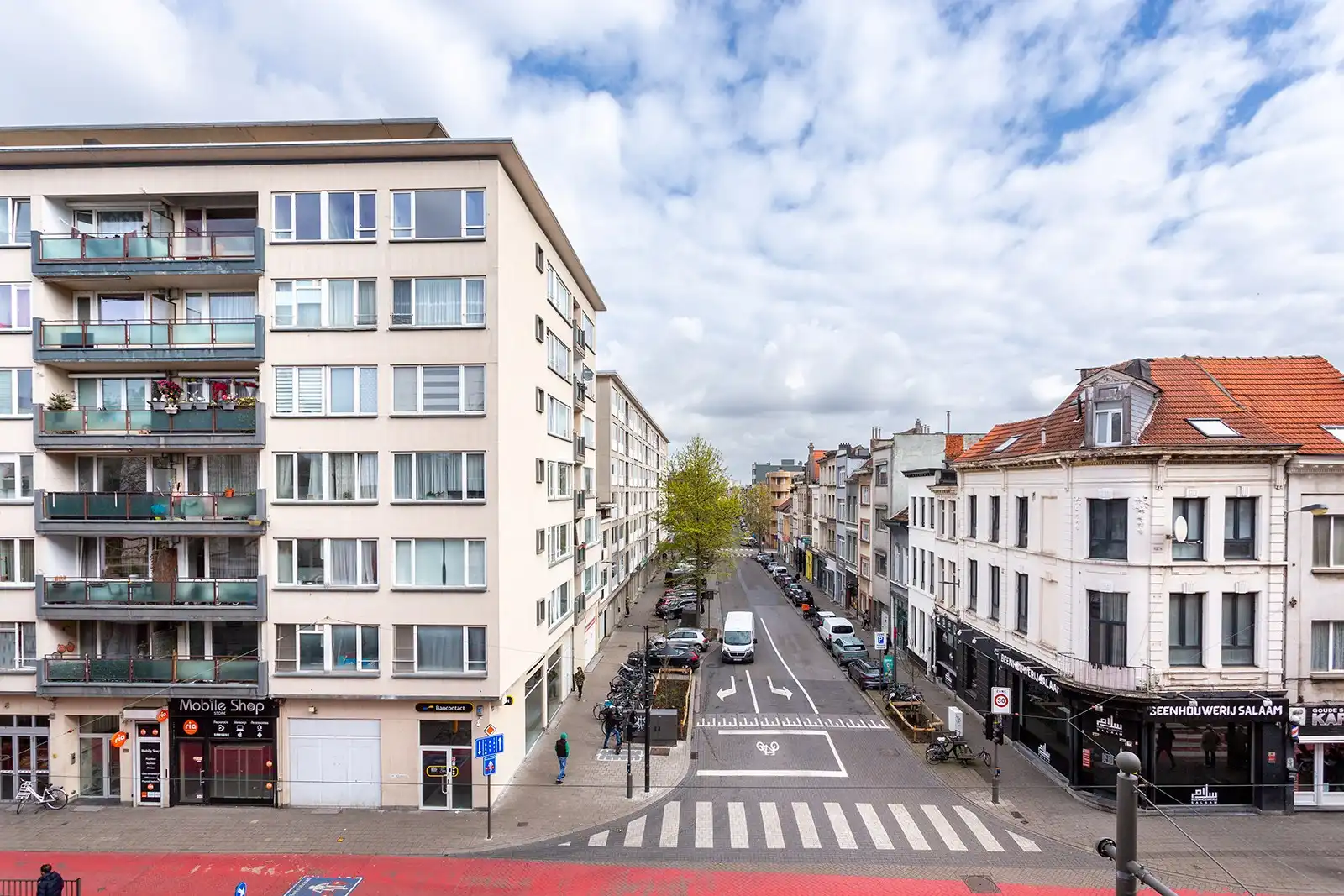 Recent gerenoveerd app. met 2 slpks en 2 terrassen foto 8