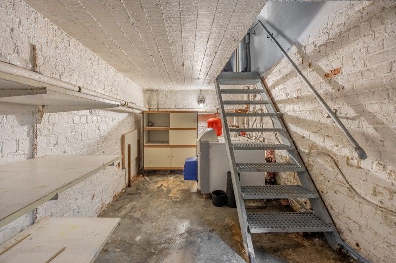 Woning, open bebouwing met naastliggende, grote loods op 18are foto 31