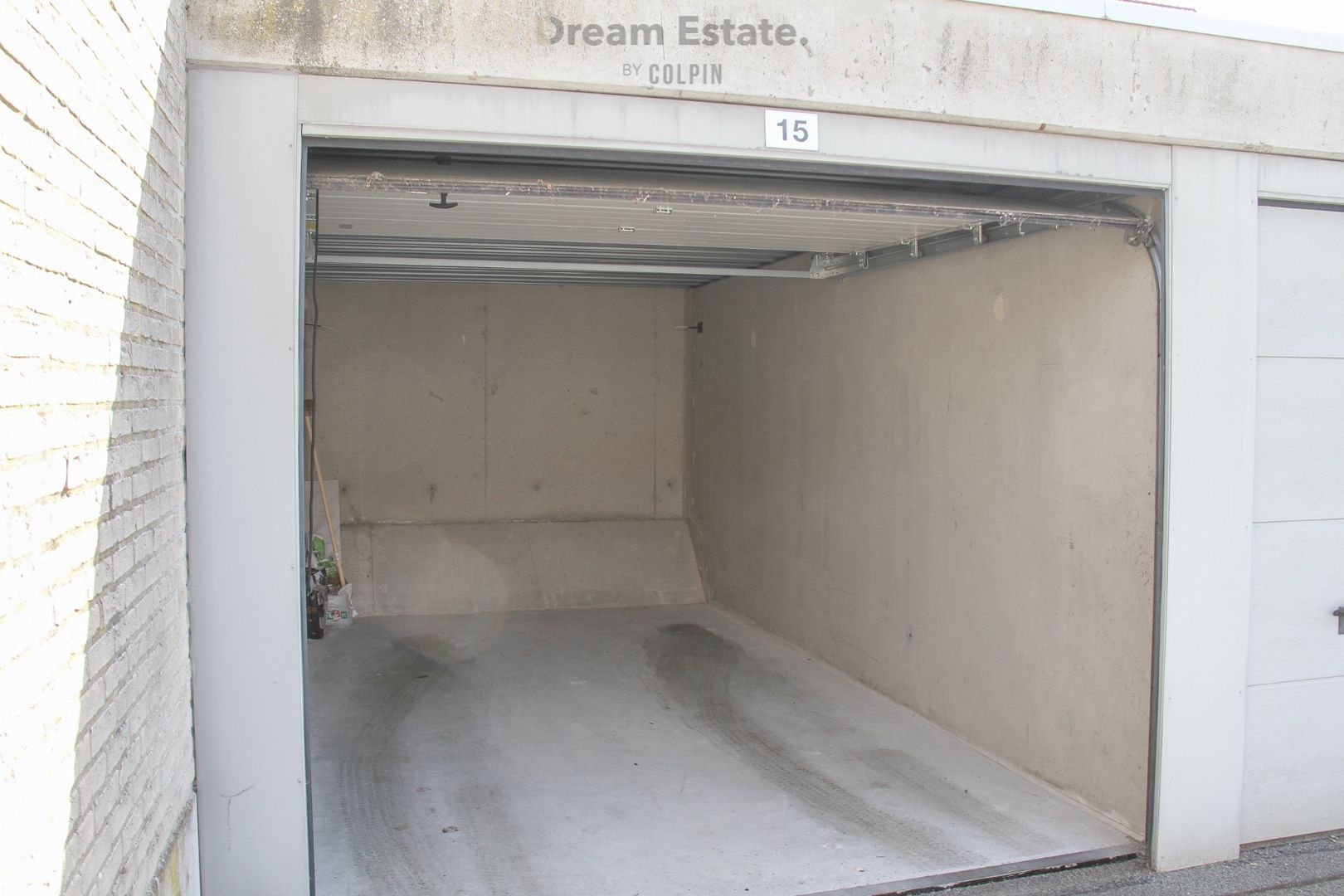 Ruime afgesloten garagebox op centrale ligging foto 4