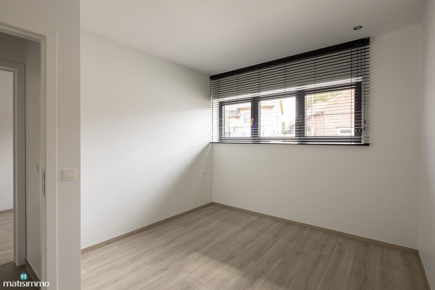 NIEUWBOUWAPPARTEMENT VOORZIEN VAN ALLE COMFORT MET TWEE SLAAPKAMERS TE MOPERTINGEN foto 11