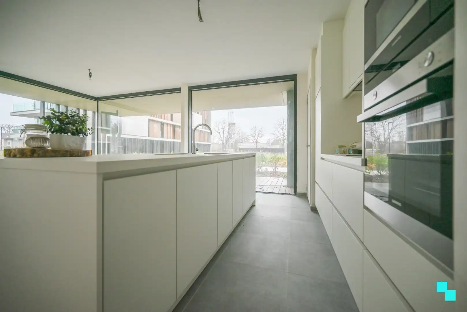 Gelijkvloers hoek appartement met riant terras foto 9