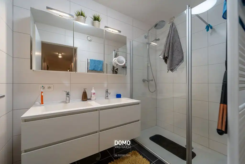 INSTAPKLAAR 2 SLAAPKAMER APPARTEMENT MET PRACHTIG RUIM TERRAS TE BILZEN CENTRUM foto 10