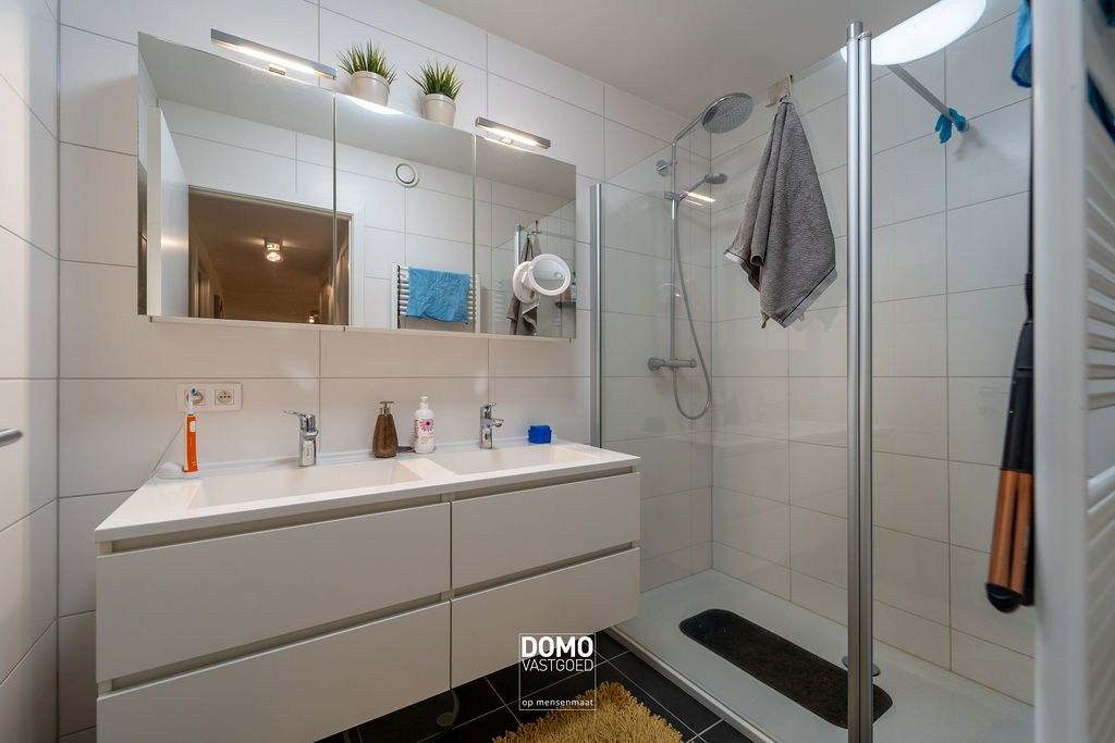 INSTAPKLAAR 2 SLAAPKAMER APPARTEMENT MET PRACHTIG RUIM TERRAS TE BILZEN CENTRUM foto 10