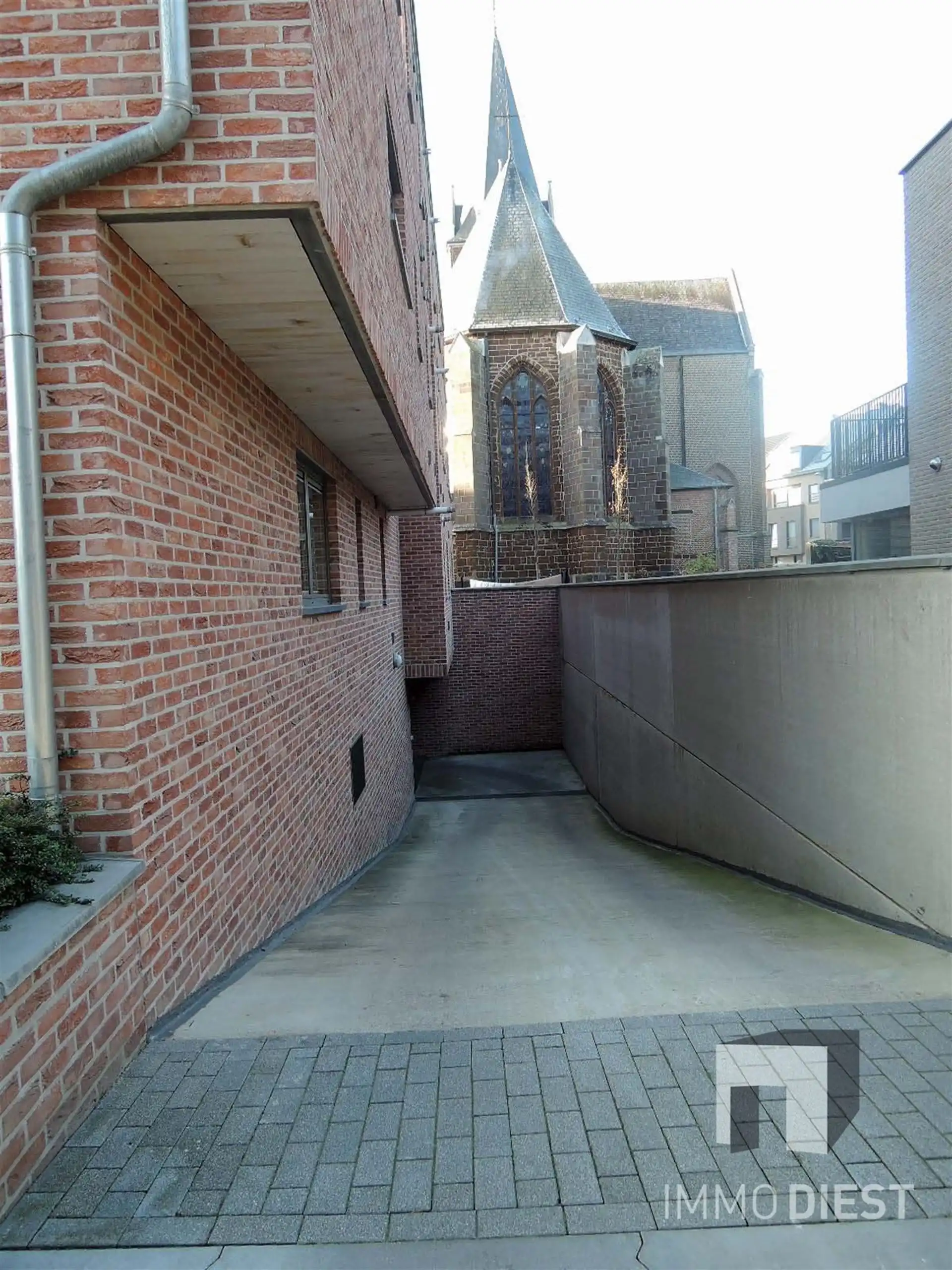 Prachtig ruim appartement met veel lichtinval bestaande uit twee slaapkamers, terras, ondergrondse staanplaats in het centrum van Halen. foto 21