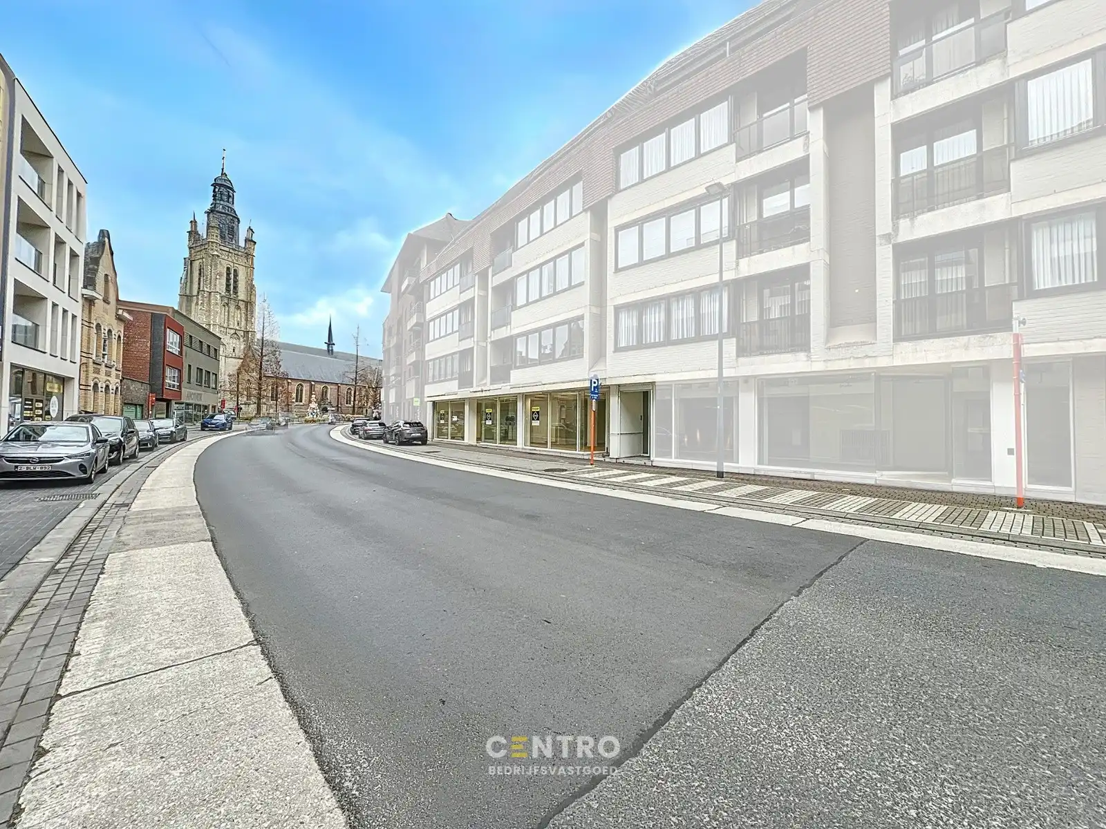 Unieke kantoor- en winkelruimten van ± 450m² te Roeselare - dicht bij de Grote Markt aan héél AANTREKKELIJKE prijs! foto 3