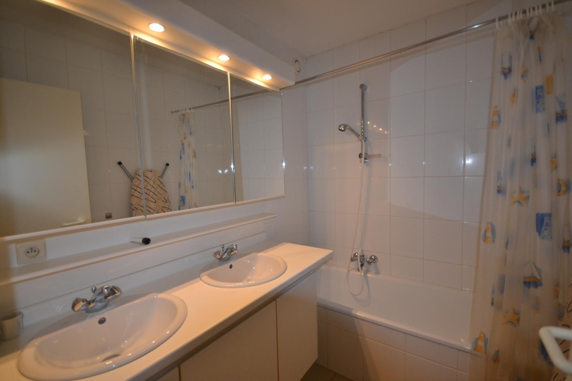 Zonnig appartement  met 2 slaapkamers. foto 6