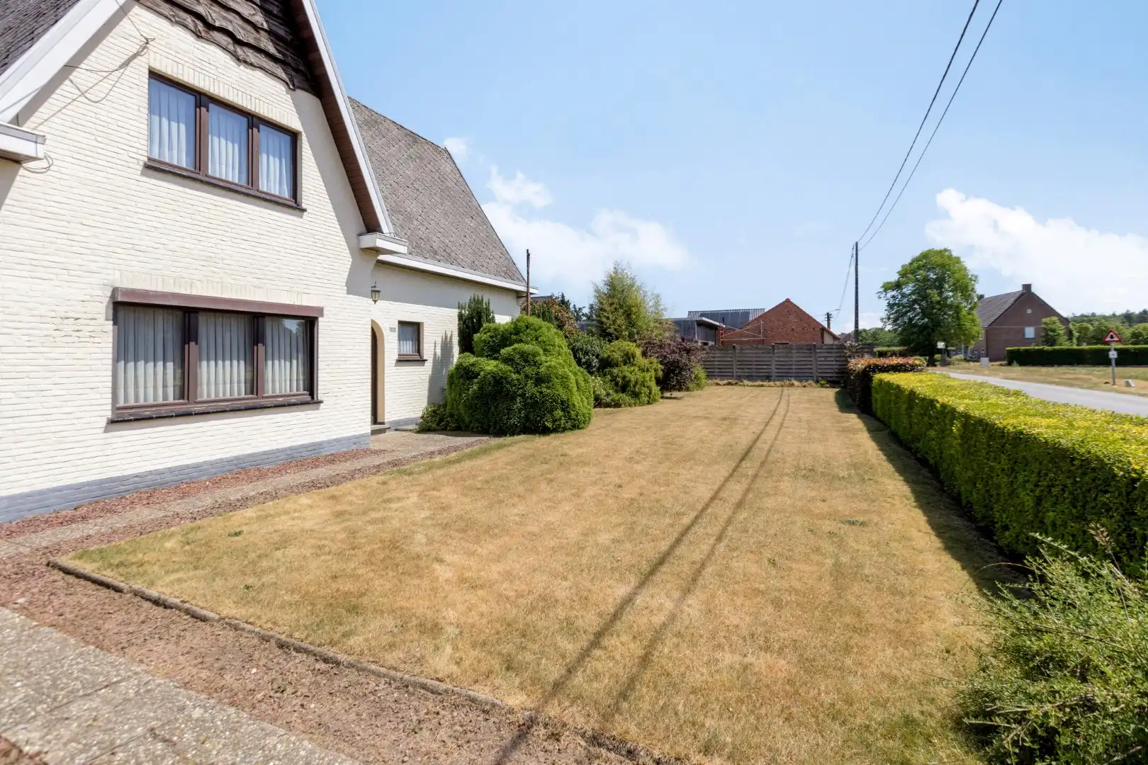 Te renoveren woning met 3 slpks op de grens tussen Geel en Sint-Jozef Olen !  foto 30