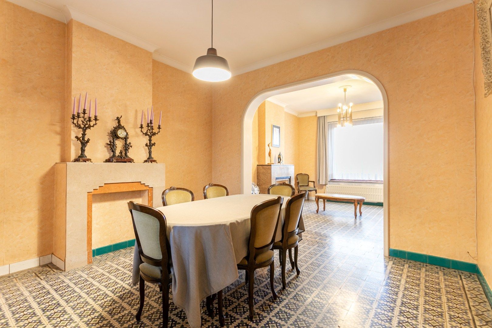 Karaktervolle woonst met 5 slaapkamers, ruim perceel en mogelijkheden voor vrij beroep foto 3