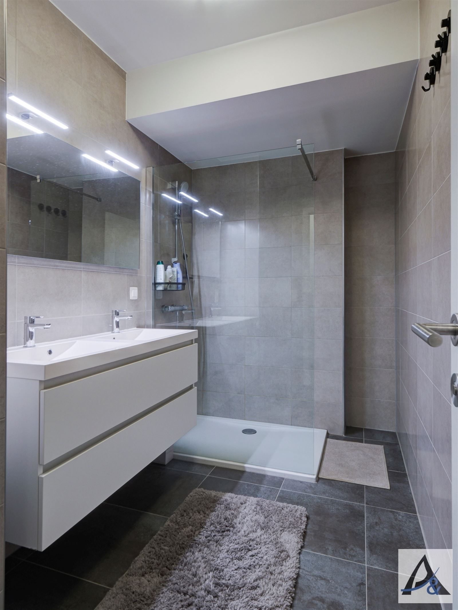 Modern en instapklaar appartement met 2 slaapkamers en zuidgericht terras foto 14