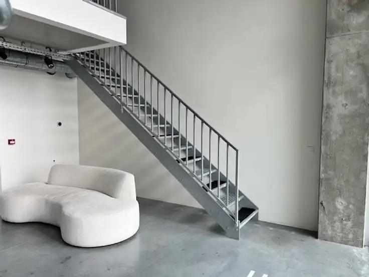 200 m² commerciële ruimte met mezzanine in hartje Merchtem – toplocatie met visibiliteit foto 5
