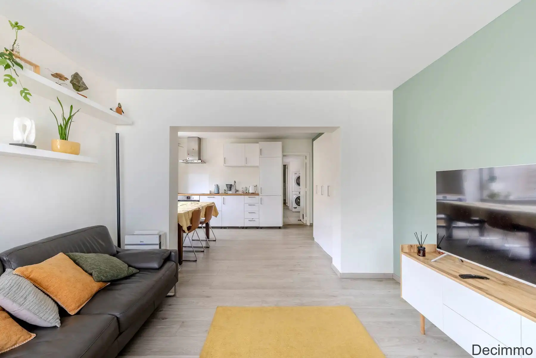 Deels gerenoveerde woning met 3 slpks en ruime zolder op ca. 470 m² grond. foto 5