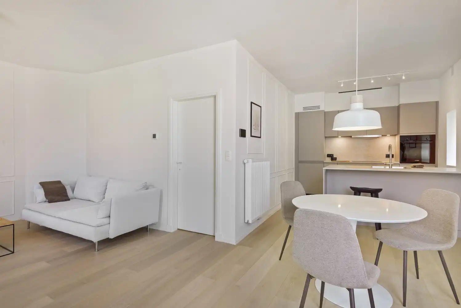 Gerenoveerd appartement met 2 ruime slaapkamers in historisch gebouw foto 4