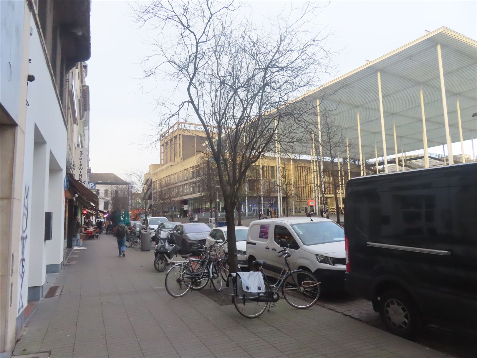 Winkelruimte/Kantoorruimte aan Stadsschouwburg foto 6