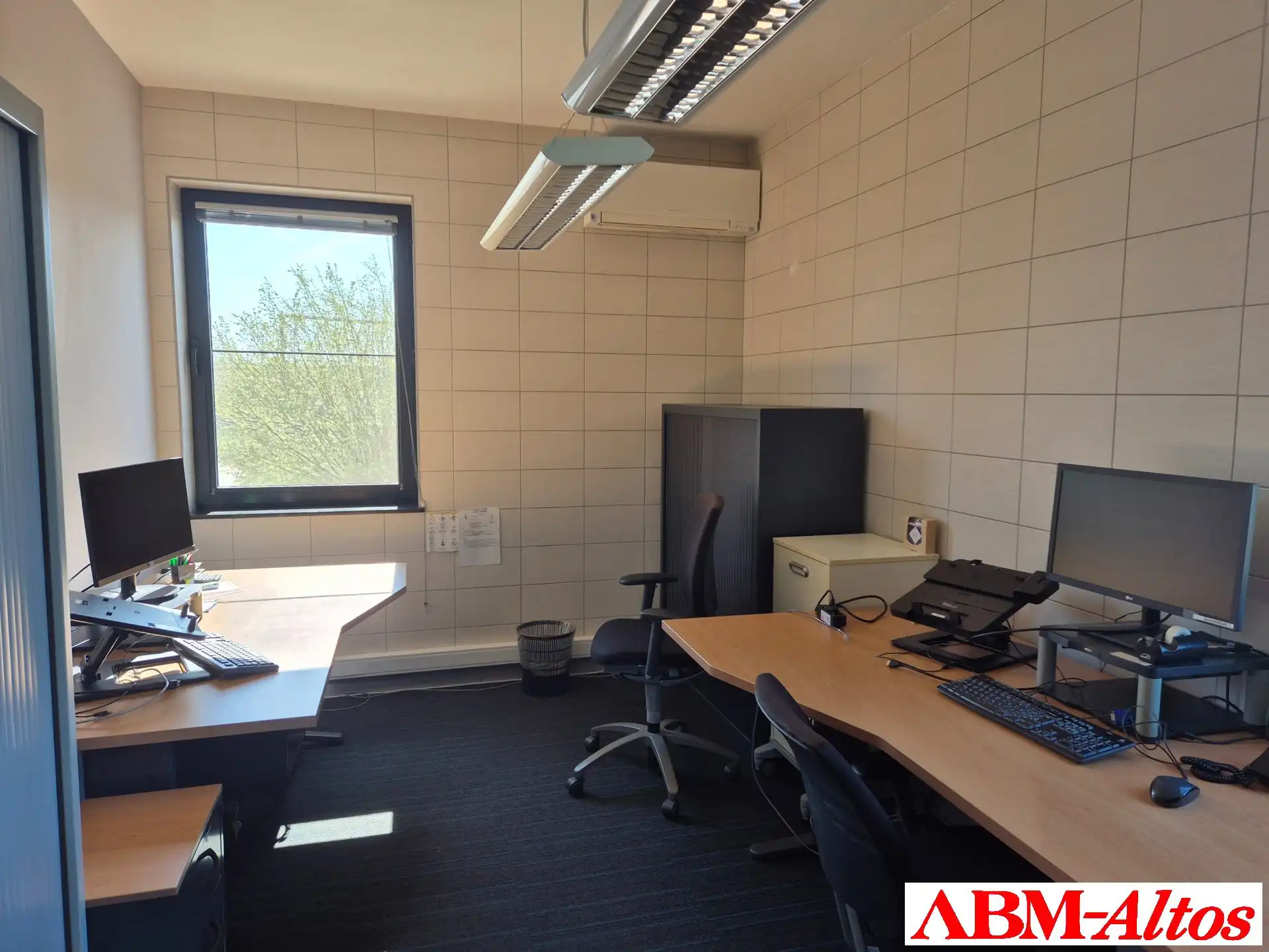 Kantoorgebouw van ca 340m2  te koop foto 9