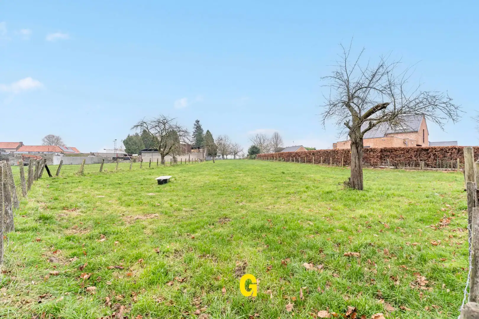 *** VERKOCHT ***  Ruim bouwperceel voor halfopen bebouwing op 9a 96ca te Mopertingen, grenzend aan agrarische zone foto 6