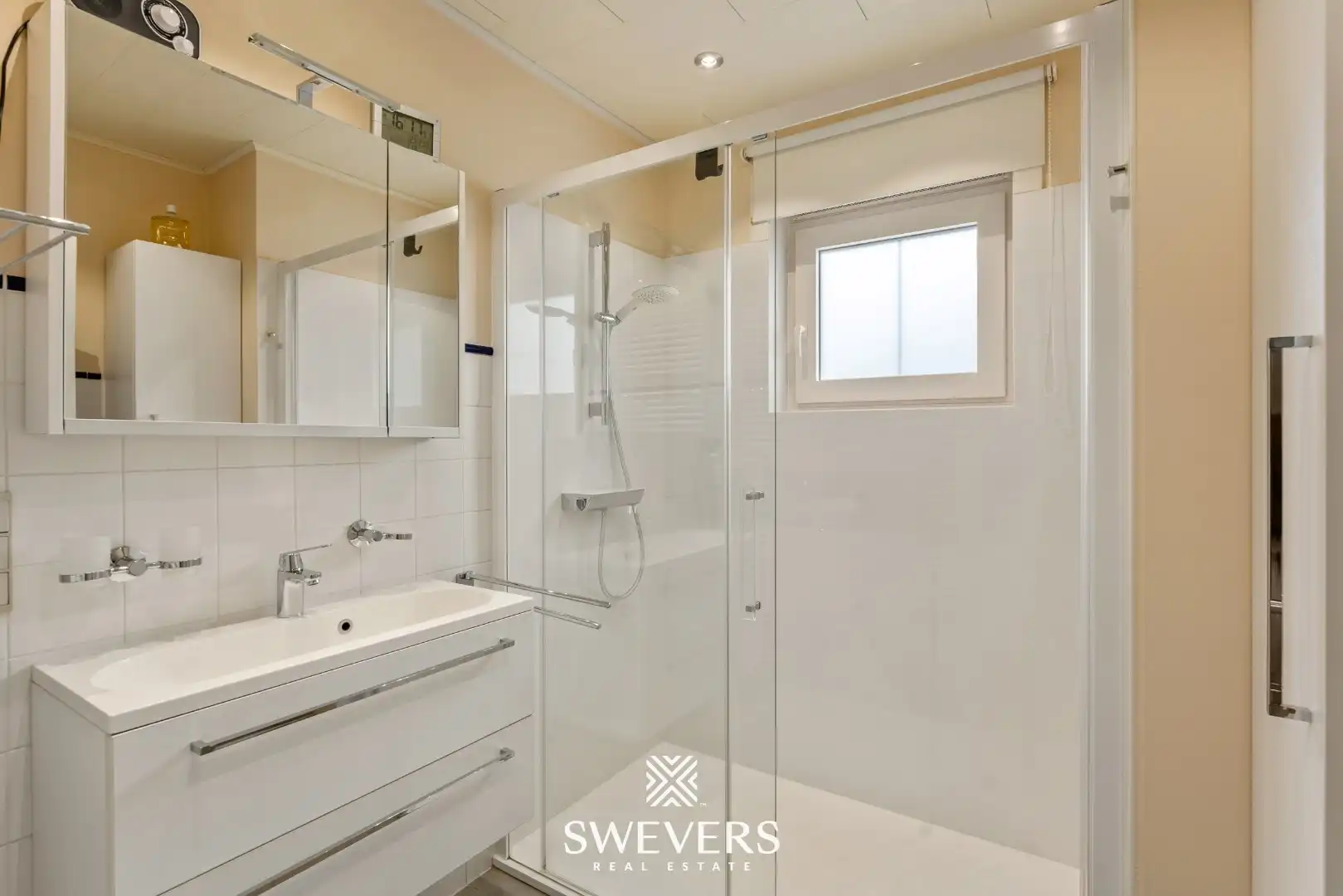 Gelijkvloers, ruim appartement met grote tuin te Koersel foto 16