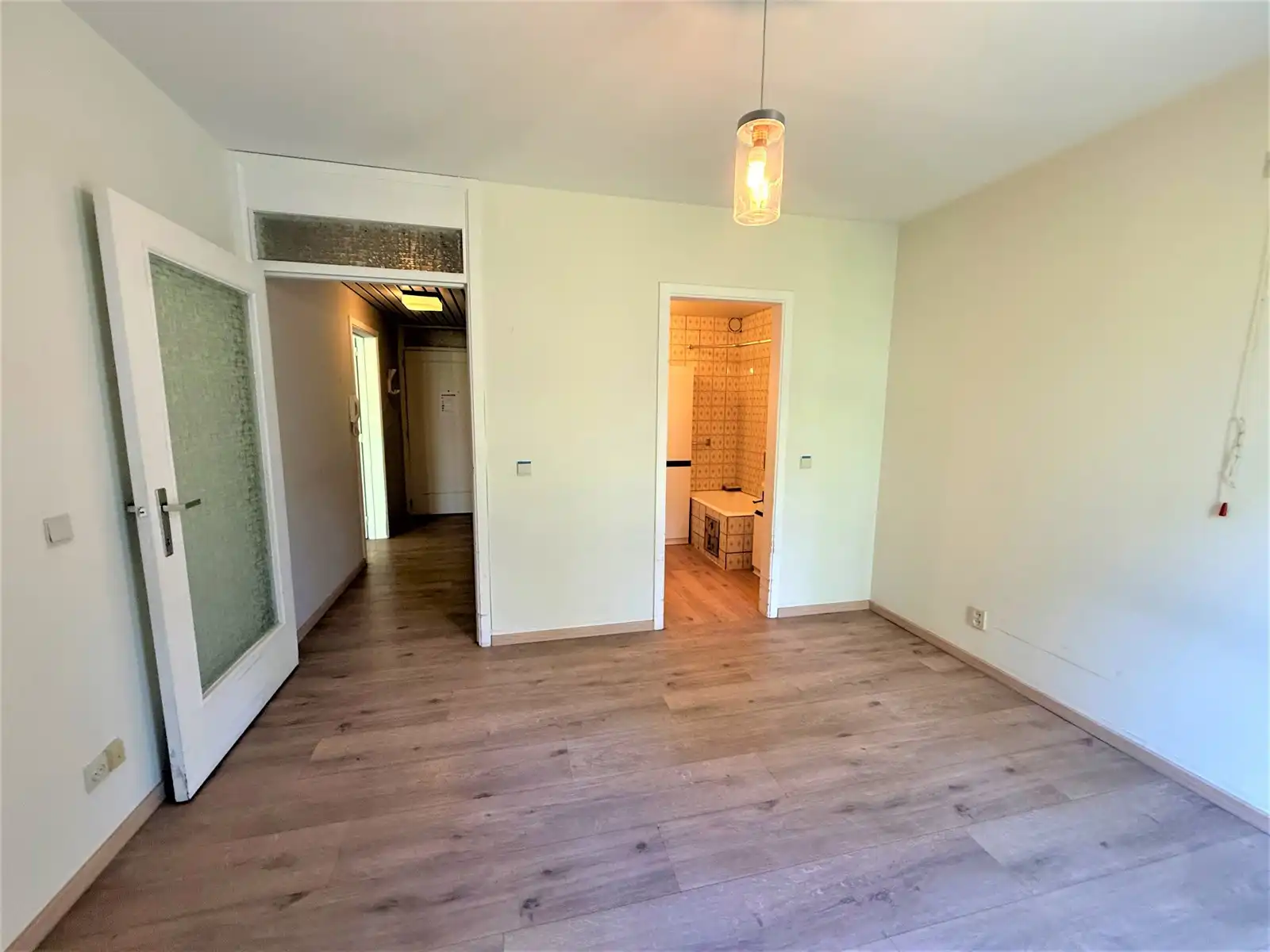 Serviceflat met garage, rustige en groene omgeving foto 16