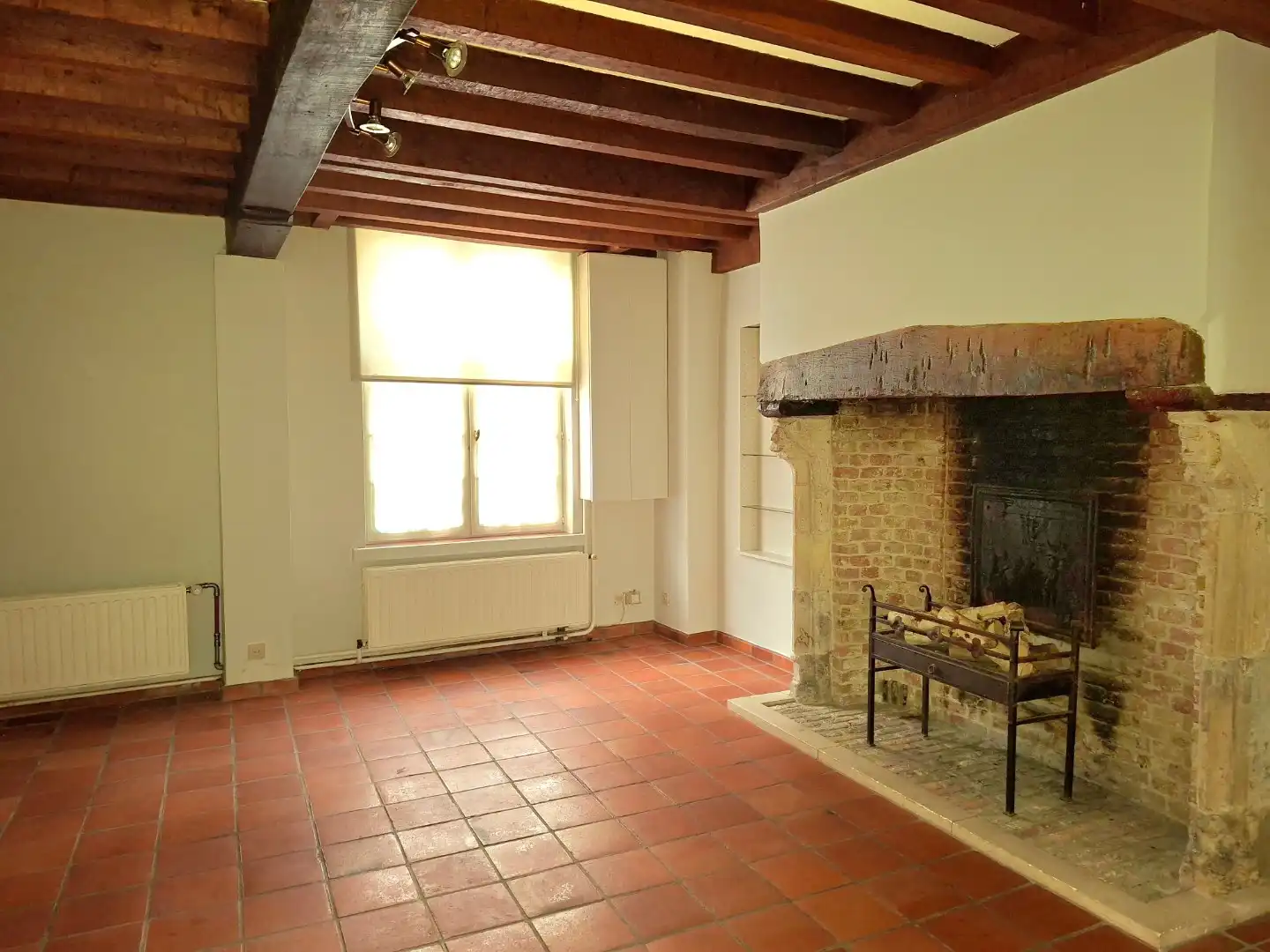 Typische Brugse woning met binnenpatio/tuintje foto 3