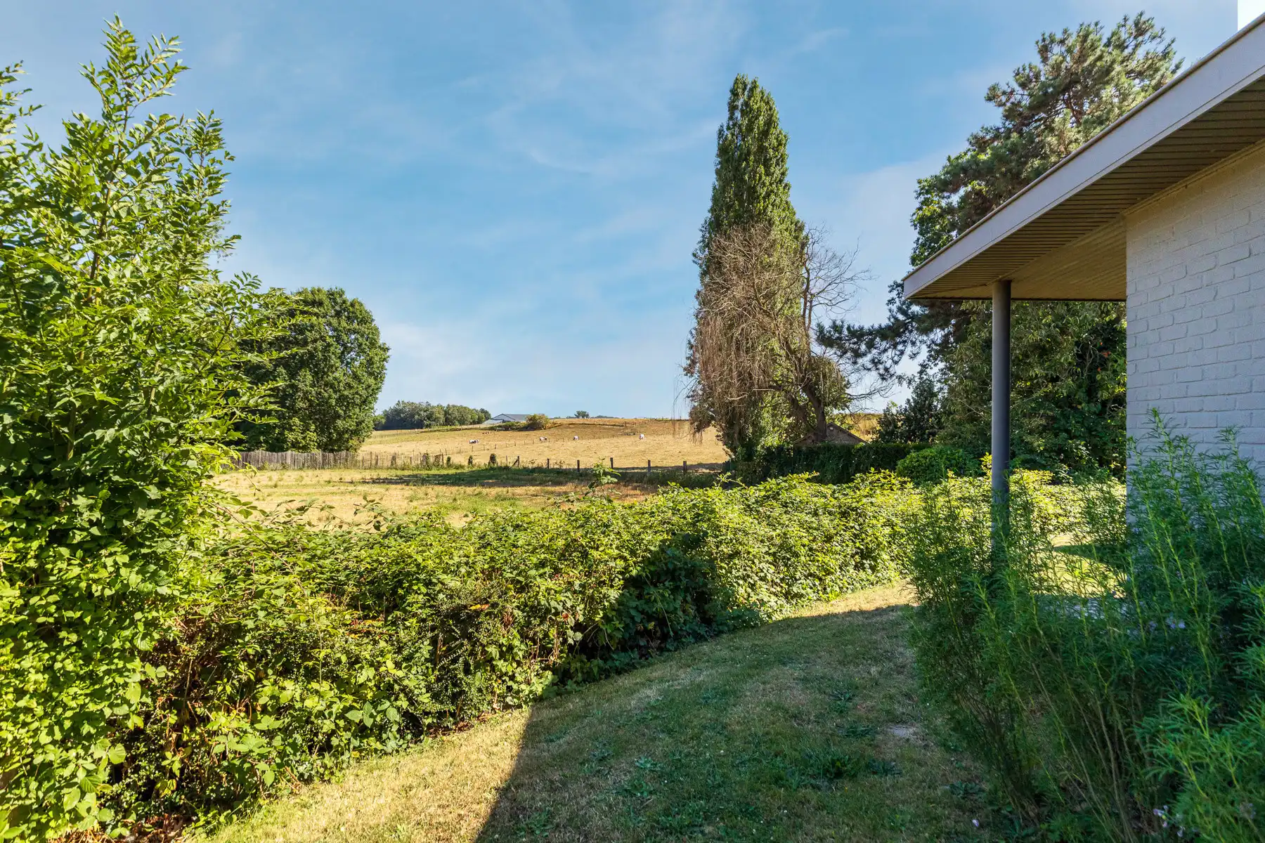 Ruime laagbouwvilla in residentiële villawijk foto 31