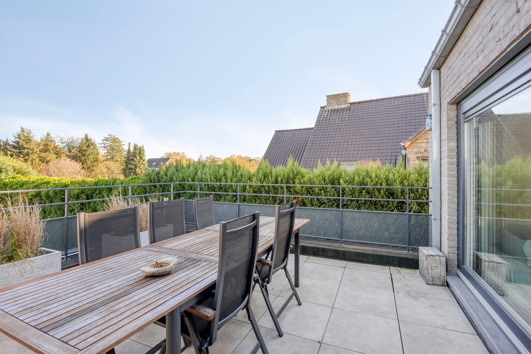 PRACHTIG AFGEWERKT EN ENERGIEZUINIG DUPLEX-APPARTEMENT (123 M2 WOONOPPERVLAKTE) (BRON: EPB) MET 2 SLAAPKAMERS, RUIM &nbsp;EN ZONOVERGOTEN TERRAS, EN AUTOSTANDPLAATS EN TUINBERGING TE NEERHAREN!&nbsp; foto 14