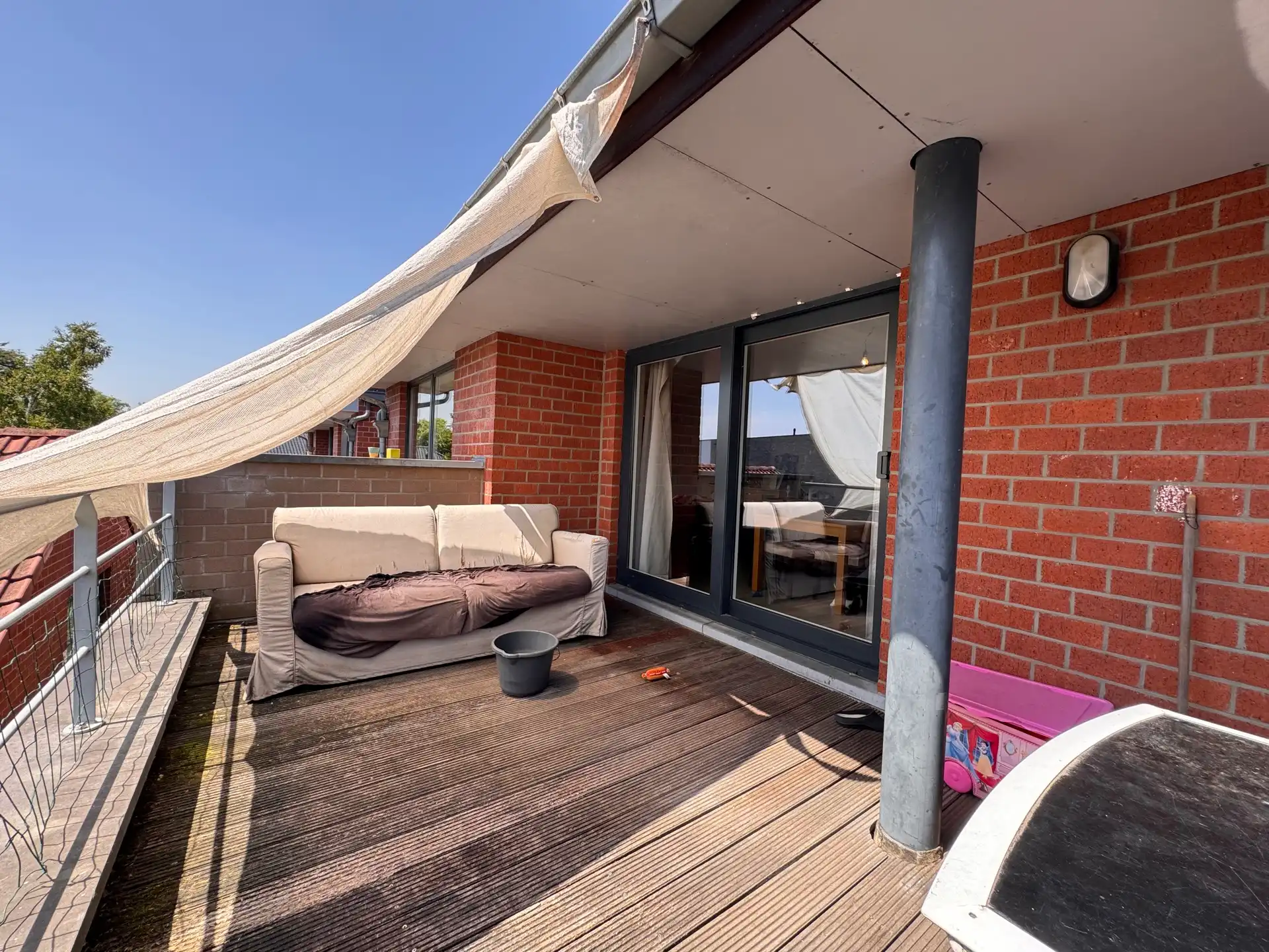 Ruim appartement met drie kamers en terras foto 14
