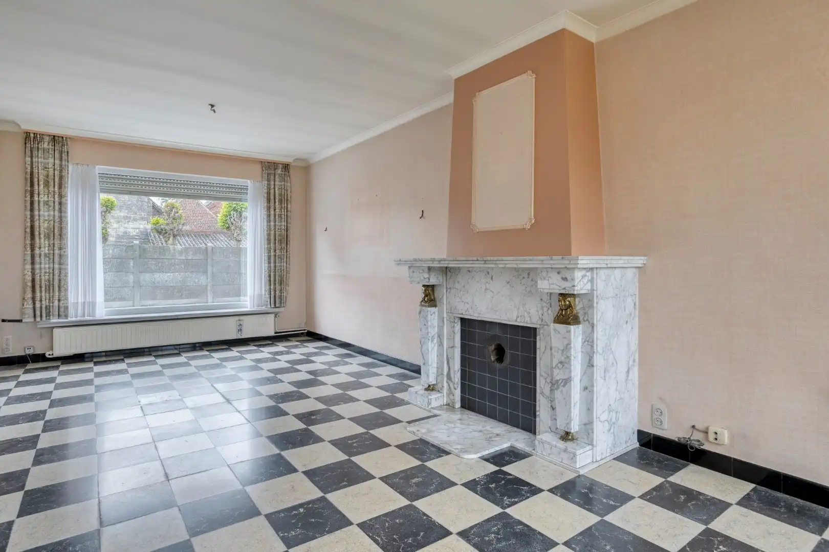 Te renoveren woning met garage en tuin in het centrum van Wevelgem! foto 6