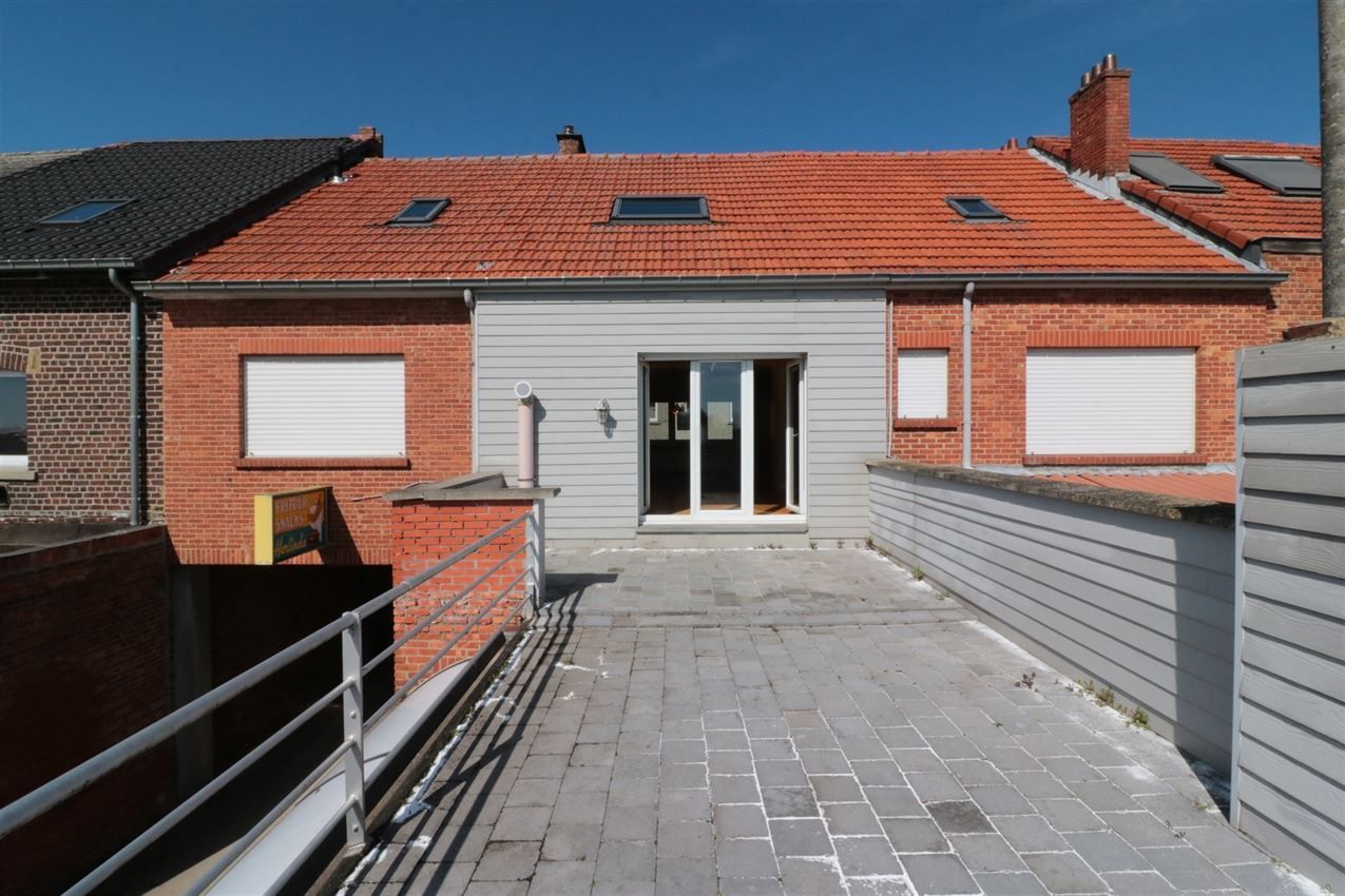 Handelswoonst met volledig uitgeruste frituur en appartement foto 25