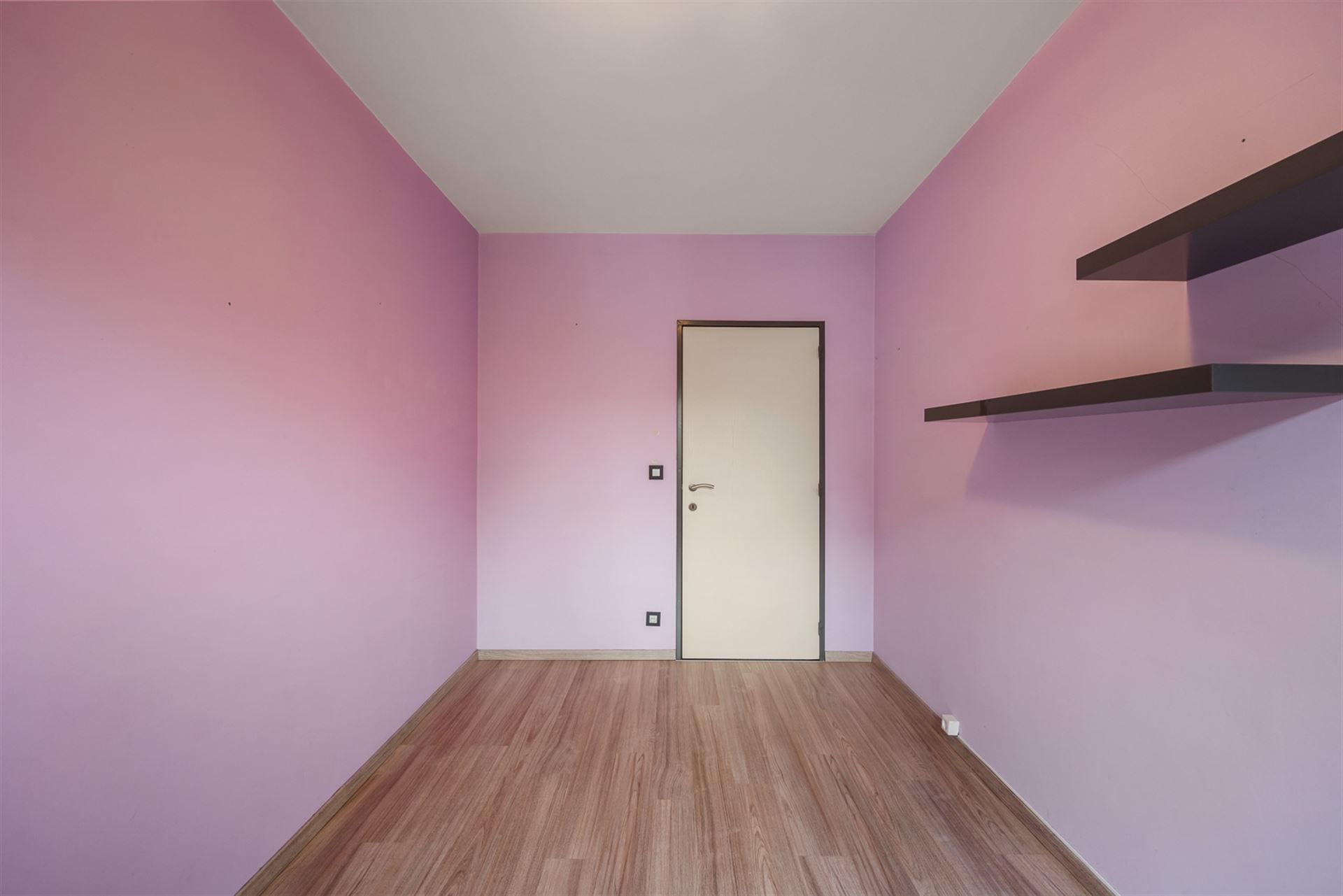 Instapklaar Appartement met Terras en Parking  foto 17