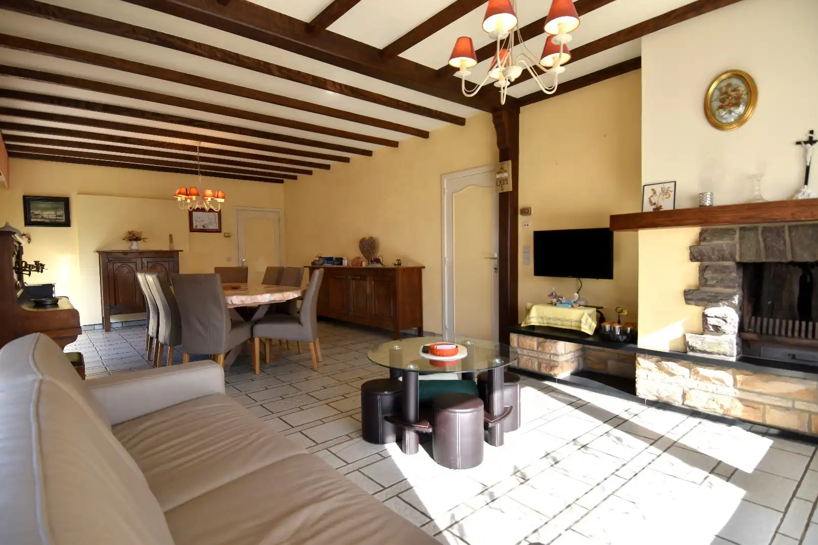 Alleensteenstaande woning met 4 slaapkamers en dubbele garage te koop op een rustige ligging te Bissegem foto 2