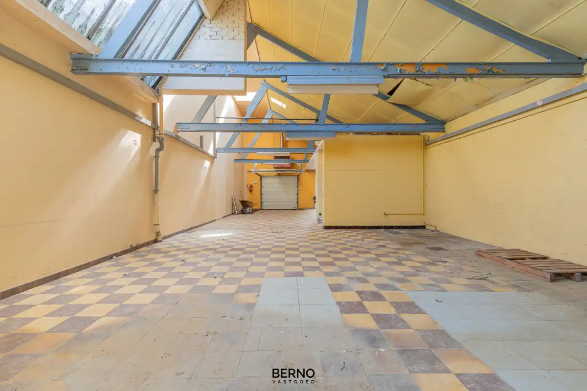 Multifunctionele eigendom met woning en magazijn (300 m²) op 14 are foto 17