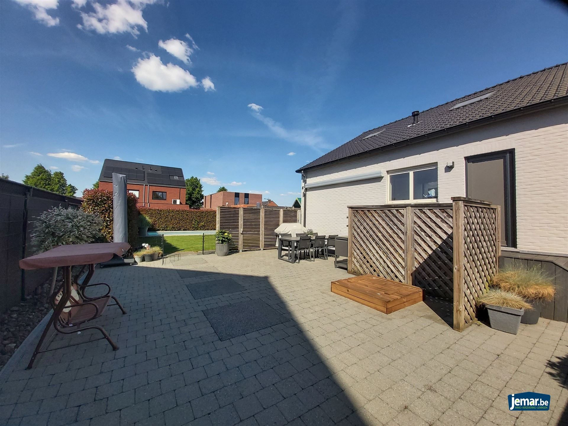 Instapklare gezinswoning met 5 slaapkamers gelegen op ruim perceel met verwarmd zwembad op ideale locatie te Maasmechelen! foto 20