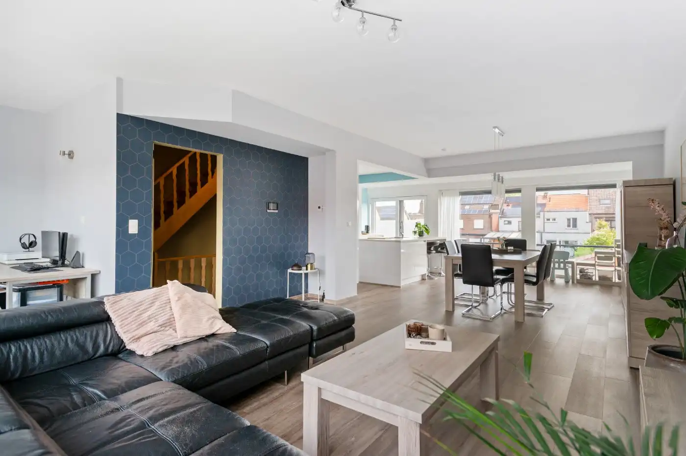 Prachtig gerenoveerde bel-etagewoning met 3 slpk., garage én gezellige tuin foto 3