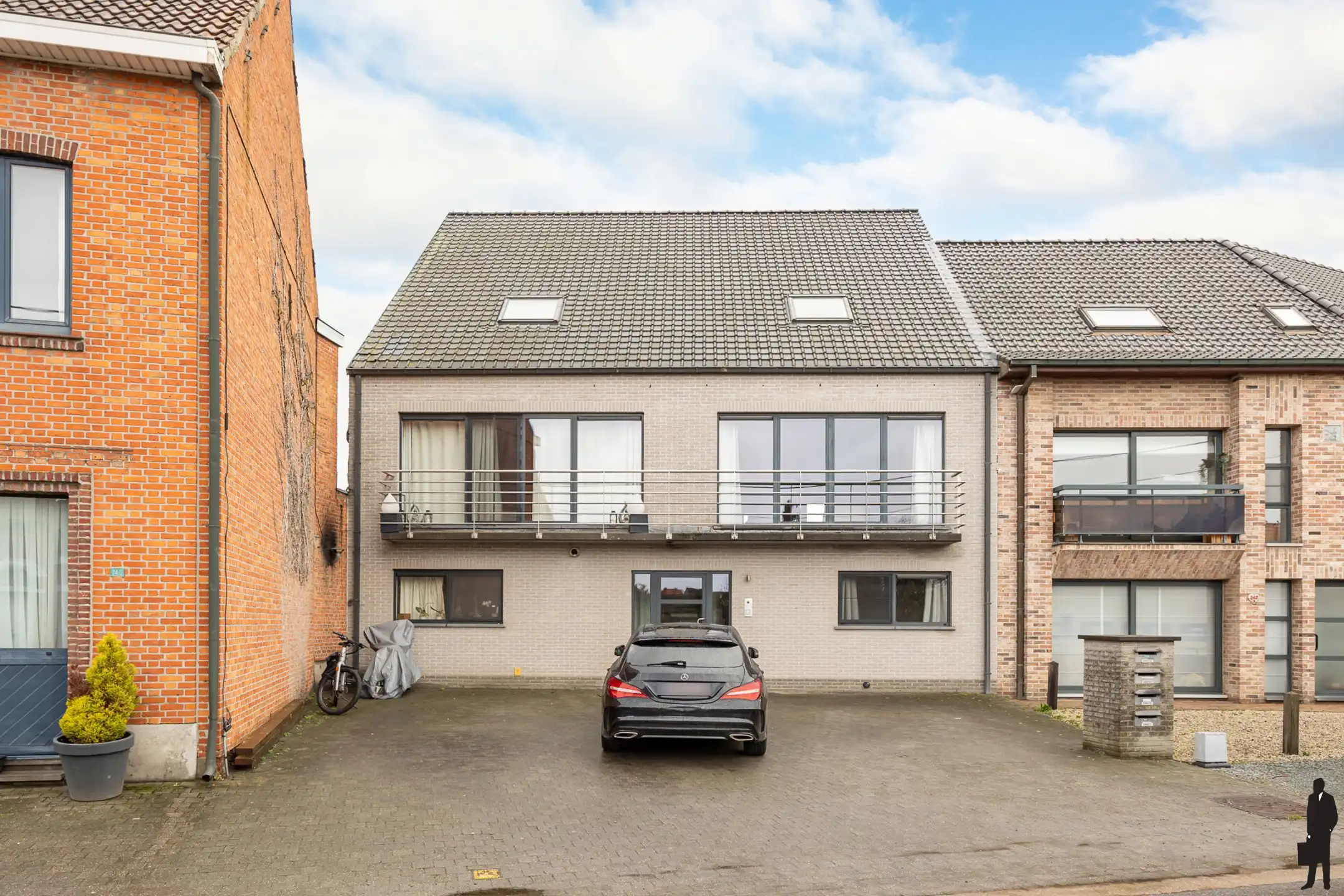 Instapklaar gelijkvloers app met 1 slpk, tuin en staanplaats foto {{pictureIndex}}