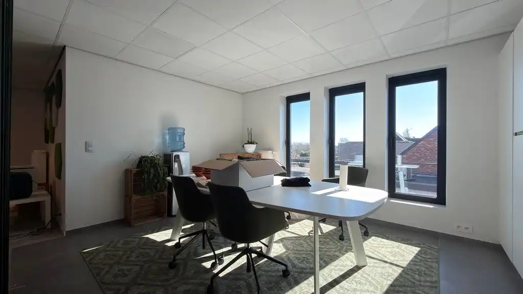 Instapklare kantoren met terras te huur vlakbij afrit E19 in Rumst foto 5