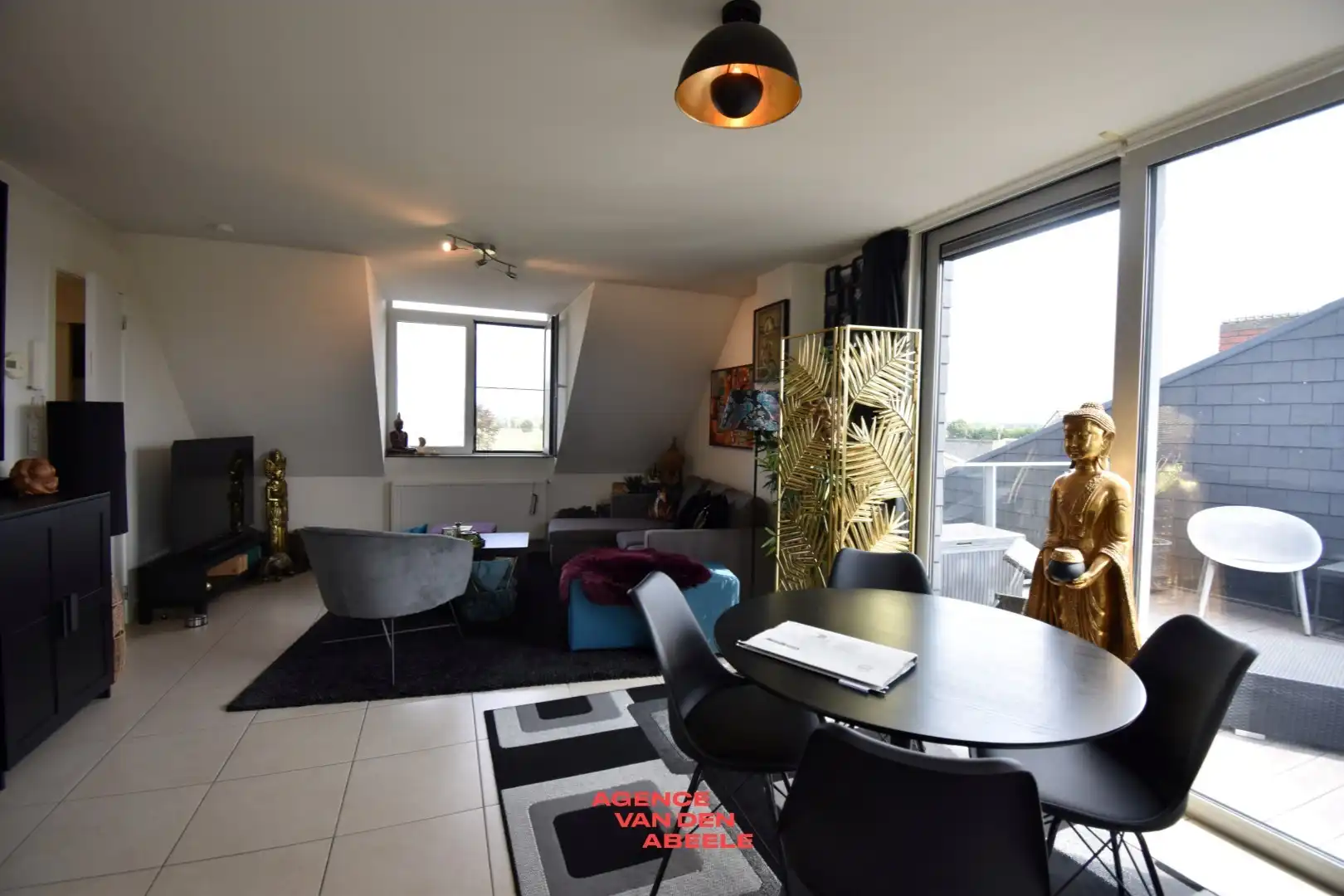 Opbrengsteigendom met 6 appartementen en 7 garages  foto 3