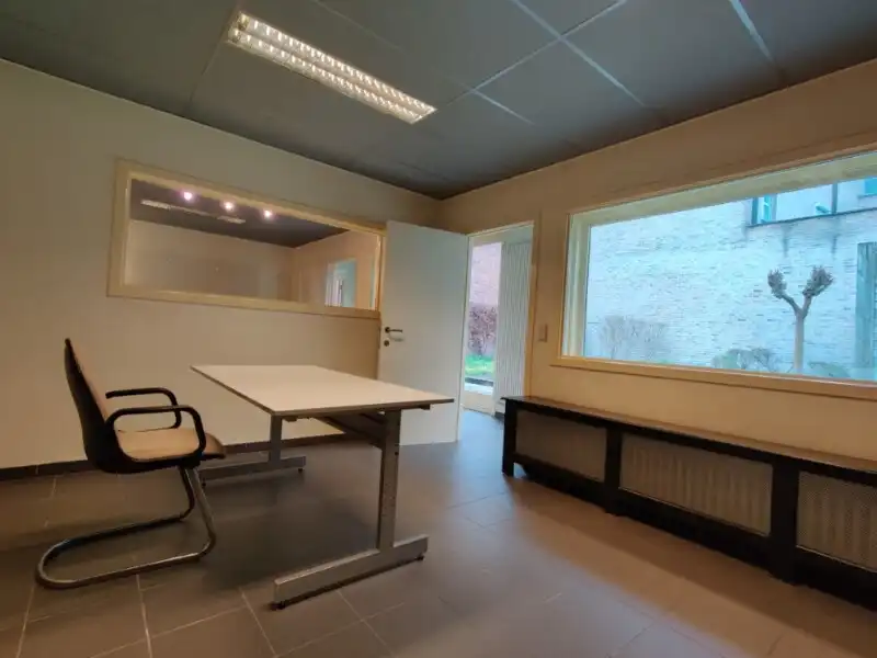 Moorslede - Centraal gelegen handelspand foto 10