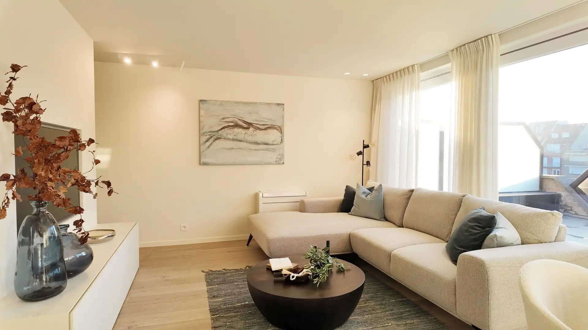 Gemeubeld: gerenoveerd appartement vlakbij de zeedijk met prachtige terrassen foto 7