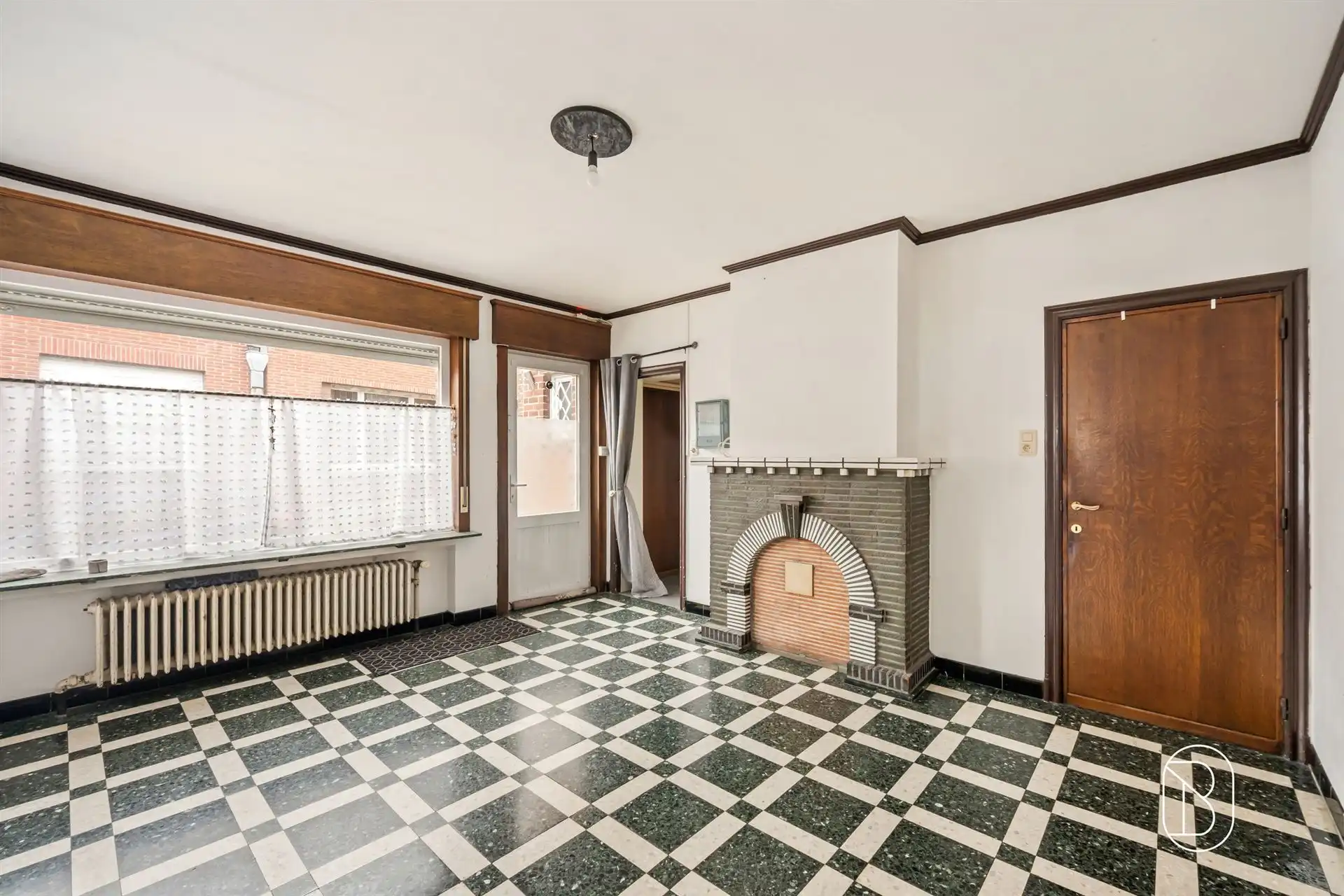 Groot huis met opslagruimte in het hart van Moeskroen foto 9