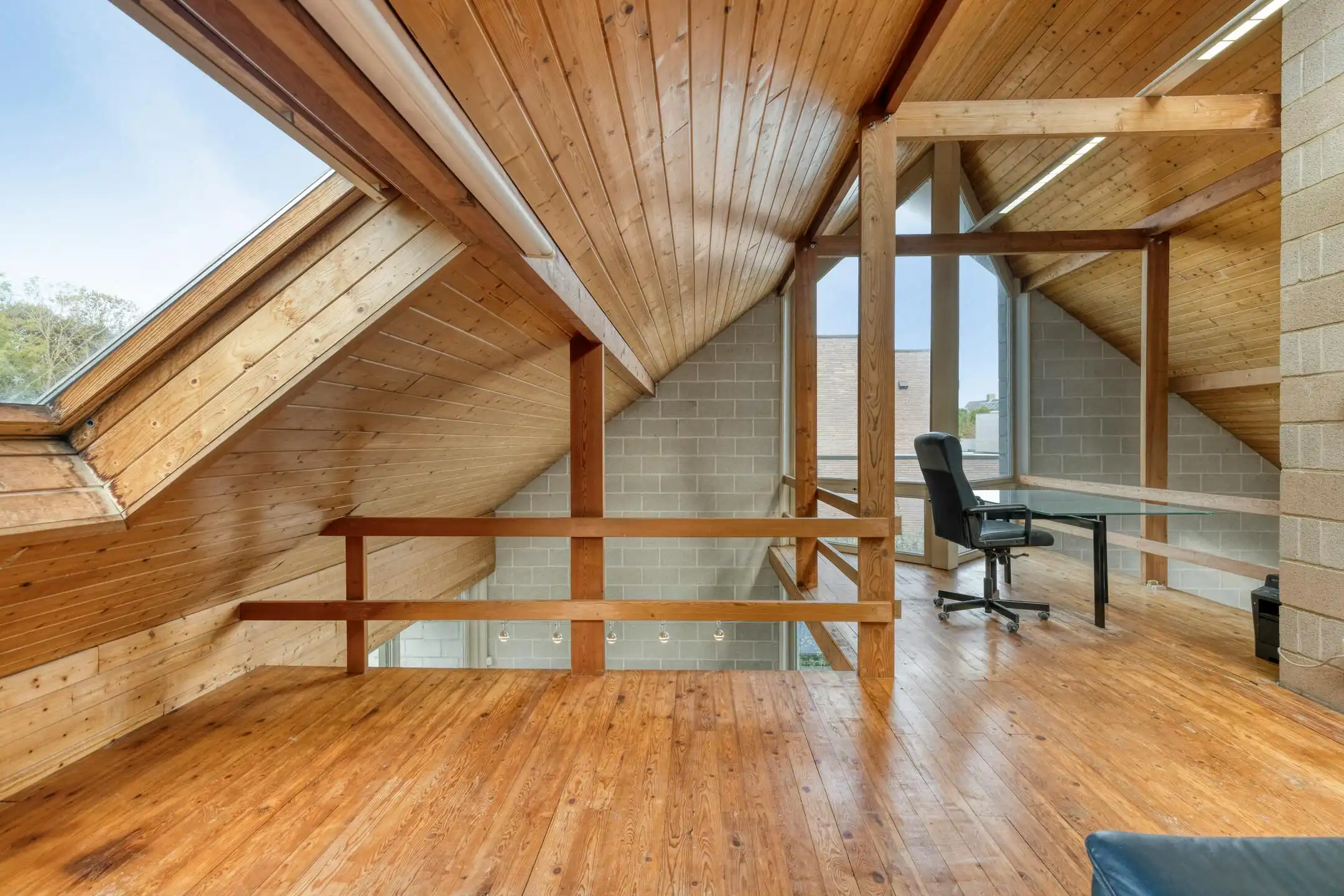 Uniek, lichtrijk huis te koop met speelse tussenniveaus  foto 26