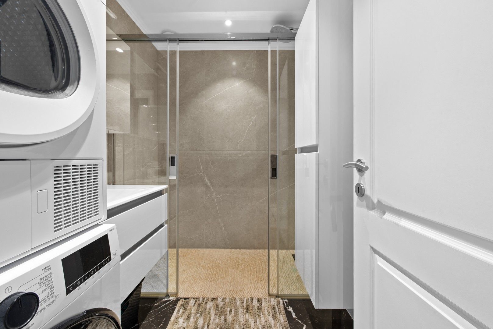 Spacieux appartement mansardé récemment rénové avec garage foto 15