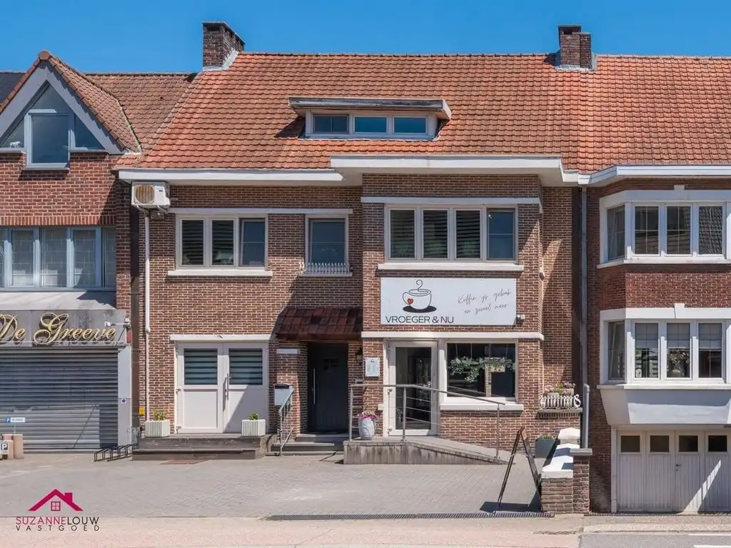 Instapklare woning met handelsruimte in gesloten bebouwing foto 2