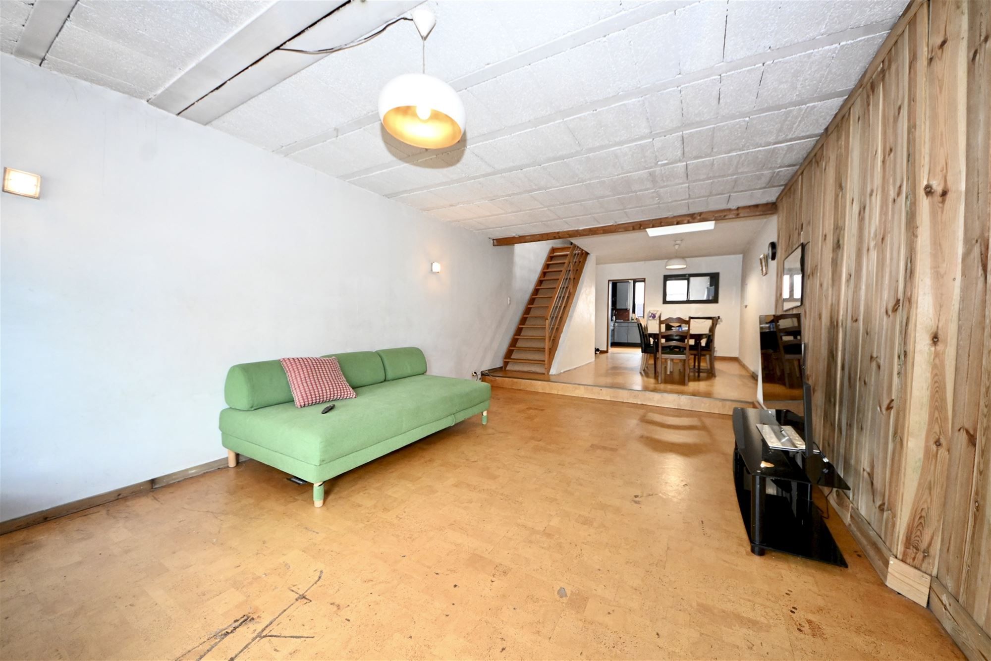 Handelsruimte met duplex appartement en tuin.  foto 17